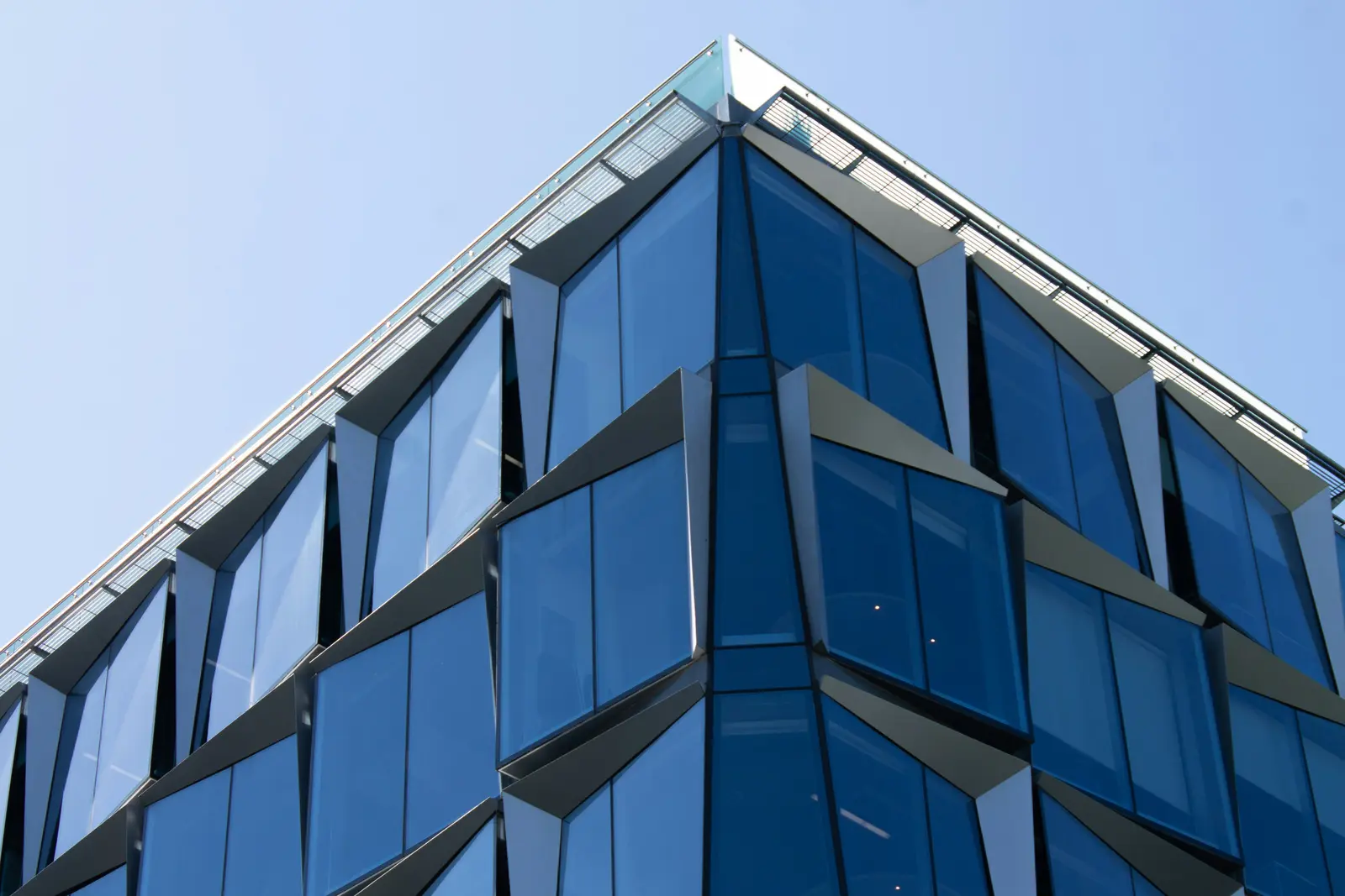 Glasbeschaffung und planbare Glaslieferung für Bauprojekte